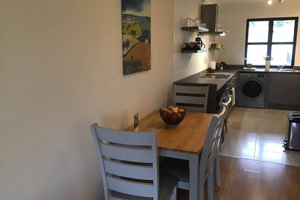 Waterfront Apartment Completely Refurbished ウェストポート エクステリア 写真