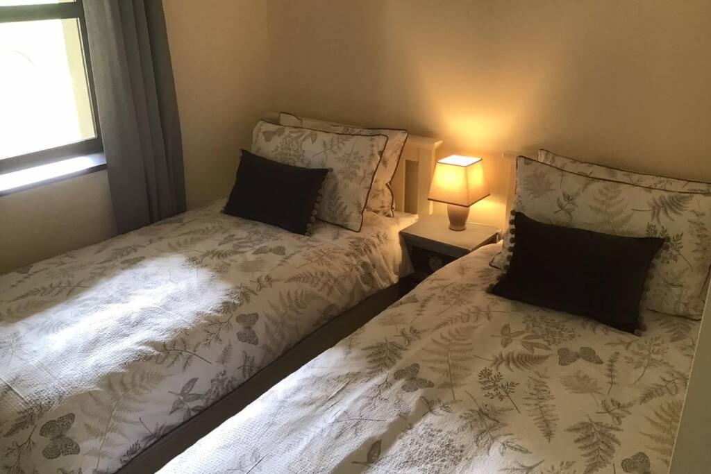 Waterfront Apartment Completely Refurbished ウェストポート エクステリア 写真