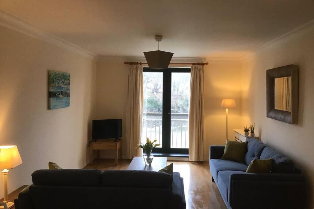 Waterfront Apartment Completely Refurbished ウェストポート エクステリア 写真